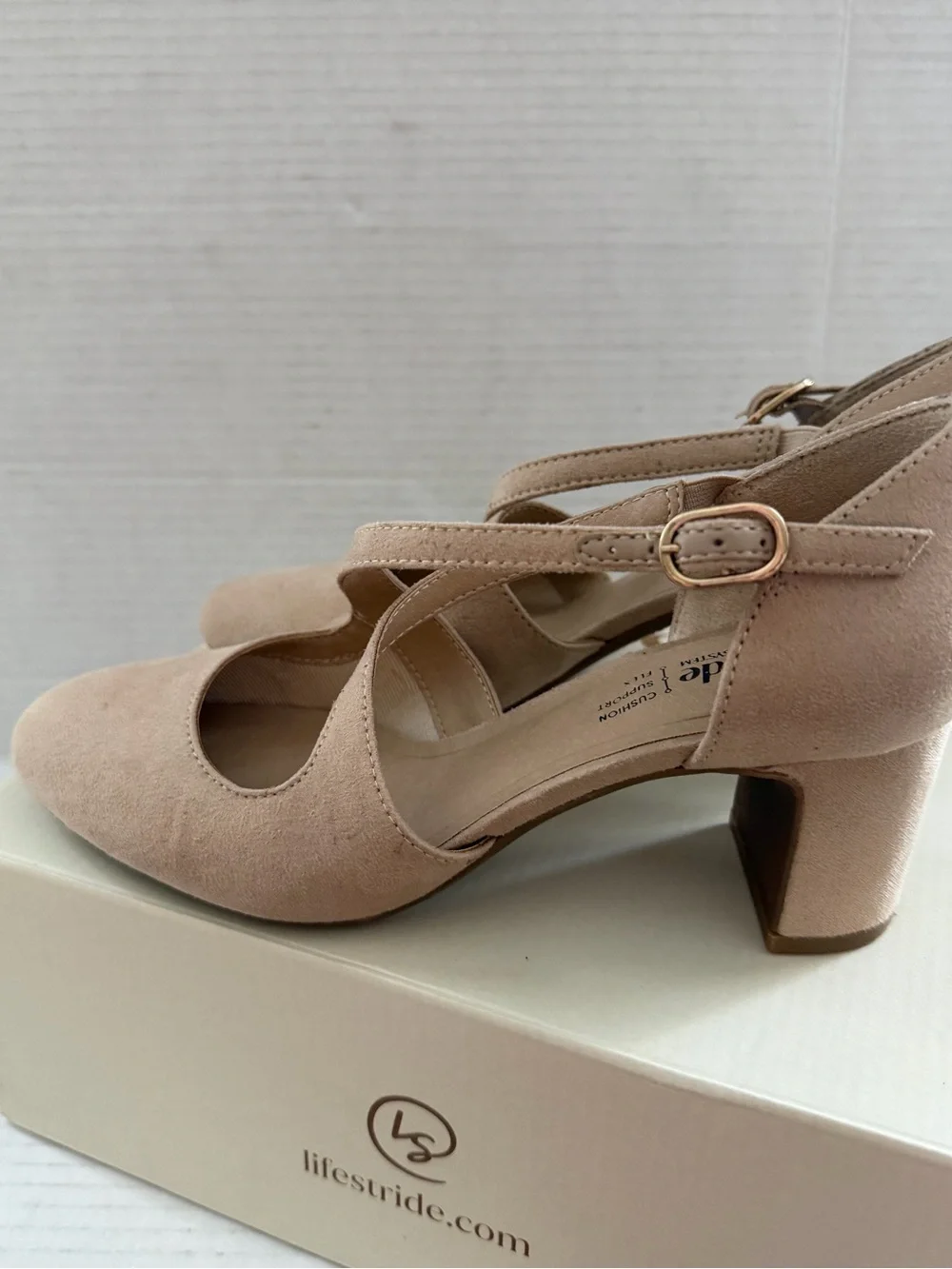 LIFESTRIDE Women's Tracy Strappy Pumps heels Taupe Suede, Size 6